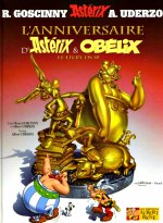 A l'occasion des célébrations du cinquantenaire d'Astérix, né le 29 octobre 1959 dans les pages du premier numéro de l'hebdomadaire Pilote, Albert Uderzo a imaginé un cadeau exceptionnel pour fêter ses héros et leurs millions de lecteurs à travers le monde ! Fidèle à l?esprit de caricature et d?autodérision des années Pilote, il a créé un album d'histoires courtes d'Astérix sur le thème de l?anniversaire, réunissant 56 pages de bandes dessinées inédites ! Tandis qu?Astérix et Obélix sont parti à la chasse aux sangliers dans la forêt entourant le Village, un grand nombre des 400 personnages des albums d?Astérix sont réunis par Abraracourcix pour préparer l?anniversaire des deux compères. Au fil des pages, on découvre Astérix et leurs amis vieillis de 50 ans, un hilarant défilé de mode avec Obélix, des messages d?anniversaire signés de Numérobis, Falbala ou encore des pirates, un guide de voyage conçu à partir d?un texte de René Goscinny inédit en album, des parodies de pochettes de disques célèbres avec Assurancetourix, et même un incroyable Musée Gaulois imaginé par le devin Prolix. Un bel album qui se conclut, une fois n?est pas coutume, non sur un banquet mais sur une magistrale ronde de plus de 60 personnages démontrant s?il en était besoin toute la virtuosité et la jeunesse du trait d?Albert Uderzo. (http://www.asterix.com) Goscinny René - L anniversaire d`Astérix et Obélix